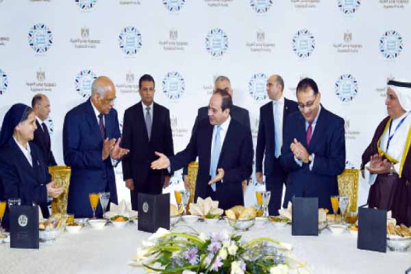 السيسى فى حفل إفطار الأسرة المصرية: تحية لأهالى الشهداء الذين ضحوا بأغلى ما يملكون لهذا الوطن الغالى