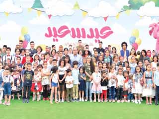 السيسى يرسم الفرحة على وجوه أبناء الشهداء ويشاركهم الألعاب