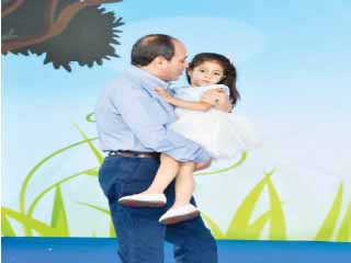 .. ويتبادل التهانى مع الملوك والرؤساء