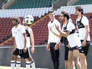 أجيرى يدرس أخطاء كوبر مع المنتخب