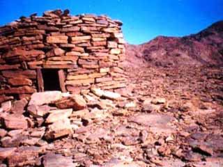 النواميس.. هنا عاش ومات ودفن الإنسان الأول فى سيناء