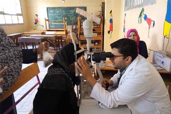 «عنيك فى عنينا» تواصل إجراء العمليات الجراحية بالمجان لغير القادرين