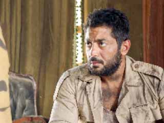 أحمد فلوكس يروى تجربته مع فيلم «الممر»: شعرت بالفخر والكرامة أول ما ارتديت بدلة الضابط «محمود»