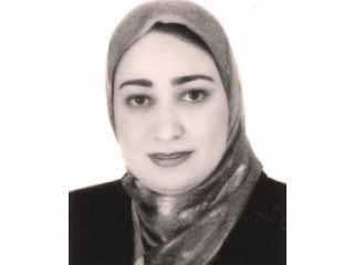 ريهام الشربينى تصور تكوينات الجبال بين مصر والسعودية فى الأوبرا