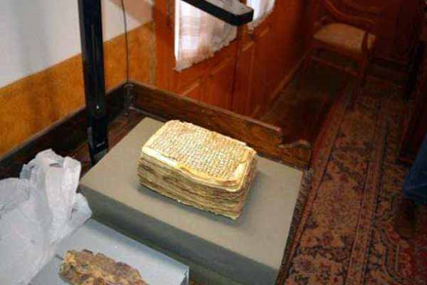 مكتبة سانت كاترين.. هنا اجتمع التاريخ بين دفتى كتاب بكل اللغات