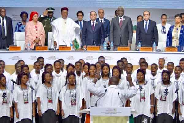 السيسى فى ختام القمة الاستثنائية للاتحاد الإفريقى بـ«نيامى»: نمتلك موارد طبيعية ومواد خامًا تجعلنا أنجح وأغنى قارة