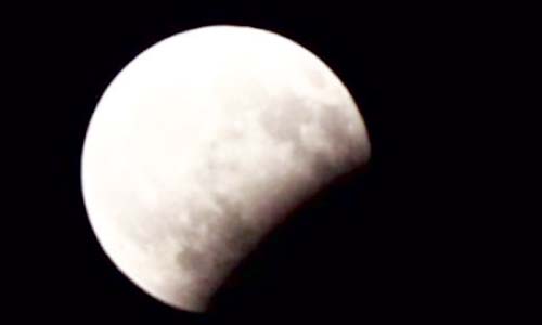 ليلة فلكية لرصد خسوف القمر الجزئى فى متحف الطفل