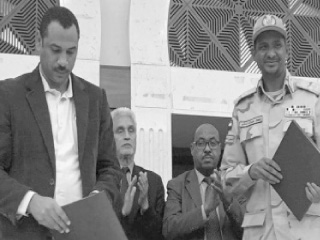 المجلس العسكرى والمعارضة فالسودانية يوقعان «اتفاق تاريخى»