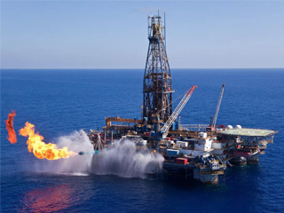 تعاون بين الحكومة وميناء «أنتويرب» لتطوير خدمات التموين بالوقود