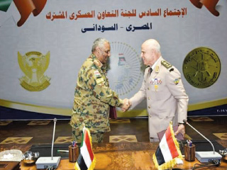 رئيس الأركان يلتقى نظيره السودانى لبحث سبل دعم علاقات التعاون العسكرى
