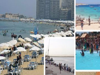 دقوا الشماسى الشواطئ تكتظ بالمصيفين هروبًا من حر الصيف