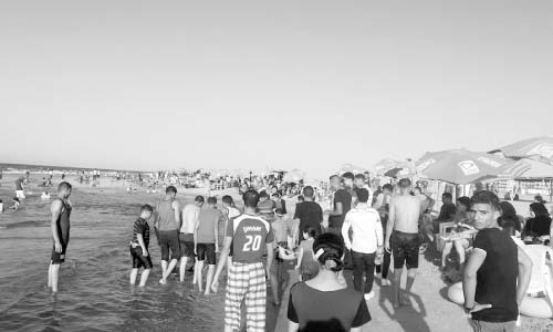 الملايين يحتفلون بالأضحى على شواطئ الإسكندرية ومطروح وجمصة ورأس البر