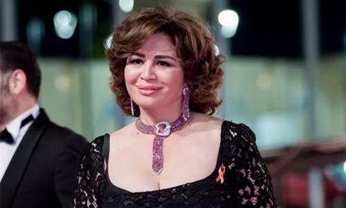 إلهام شاهين تختار أزياء «حظر تجول»