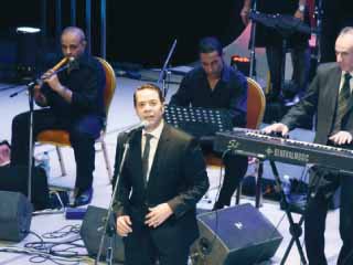 مدحت صالح للجمهور: ياغاليين عليا يا أهل إسكندرية