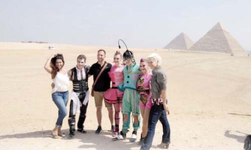 فرقة «دو سولاى» العالمية تقع فى غرام الأهرامات