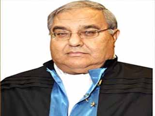 رئيس الدستورية العليا.. على هامش احتفالية اليوبيل الذهبى لإنشائها: الدولة لم تبخل علينا بشىء.. ونطبق مبدأ سيادة القانون