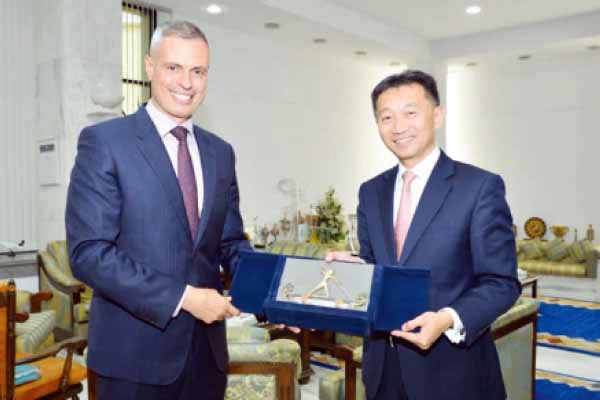 «مصر للطيران»  تبحث مستجدات صناعة النقل الجوى مع «ستار»