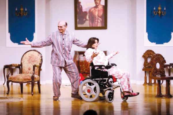 «أنا والنحلة والدبور» أول عمل مسرحى يناقش قضايا المرأة