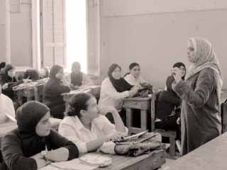 محاور التطوير السبعة.. حلول وأفكار من خارج الصندوق للعبور بـ«المعلم» إلى «بر الأمان»