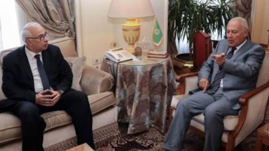 محرر أ.ش.أ اثناء الحوار