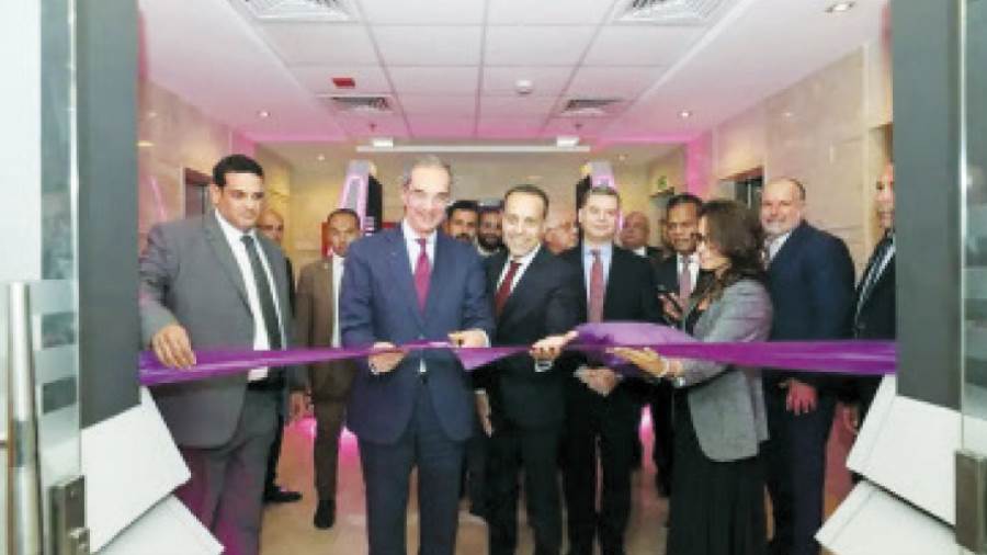 طلعت خلال افتتاح المركز