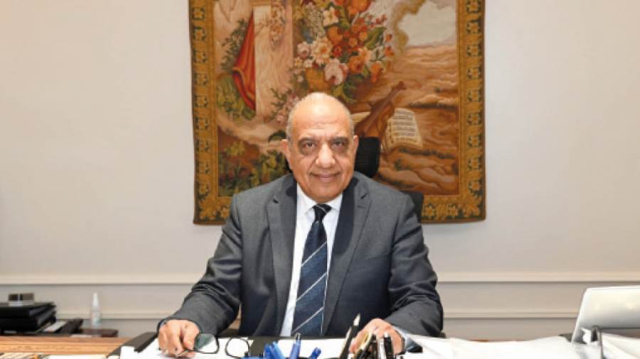 الدكتور محمود عصمت وزير الكهرباء