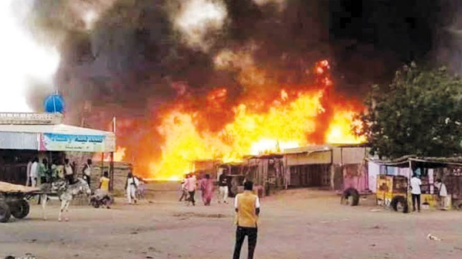 سياسيون: وقف الحرب السبيل الأخير للحفاظ على وحدة مؤسسات الدولة