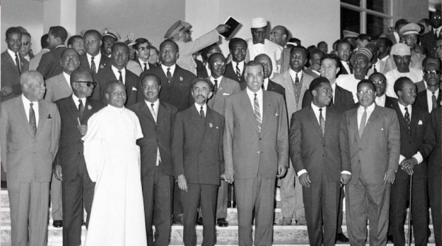 احتفال القادة الأفارقة بانتخاب الزعيم جمال عبدالناصر رئيساً لمنظمة الوحدة الإفريقية «صورة أرشيفية» 