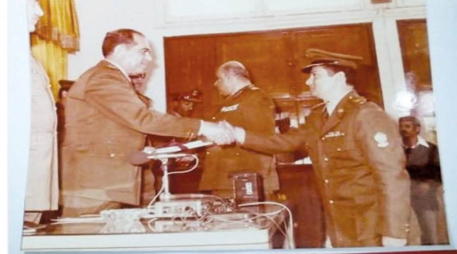 تكريم المشير أحمد بدوى للعميد درويش