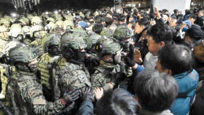 الأحكام العرفية تفجر التوتر فى كوريا الجنوبية