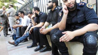  «الملتحين» أدواتهم لاختراق «الداخلية»