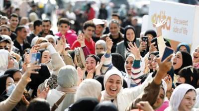 بالصور.. الجماهير يشاركون ويتفاعلون ويتحاورون