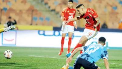 مفاجأة.. «بوساكا» يؤكد عدم صحة طرد نجم بيراميدز فى قمة الأهلى!