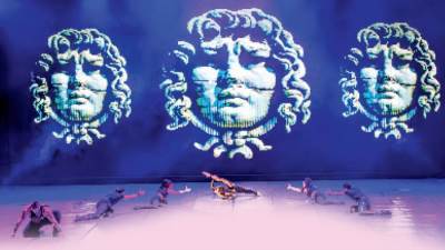 رقصات خاضعة لنظام صارم من عمق الحضارة والفن الشعبى