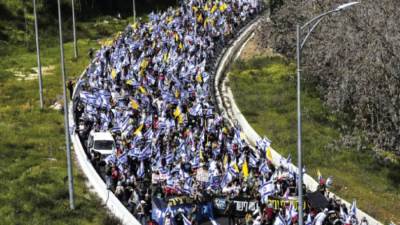 ديكتاتورية «نتنياهو» تُشعل غضب الشارع الإسرائيلى