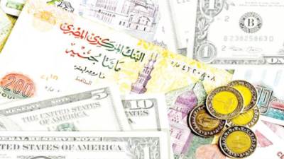 خبراء: ارتفاع الدولار أمام الجنيه «مؤقت» بسبب انهيار الأسواق الدولية