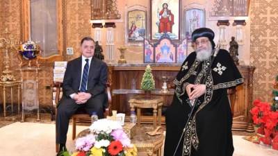 وزير الداخلية يهنئ  البابا تواضروس بحلول عيد القيامة 