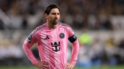 تجهيزات خاصة للبرغوث قبل المونديال.. والأرقام ترجح كفة «المارد الأحمر» أمام منافسيه