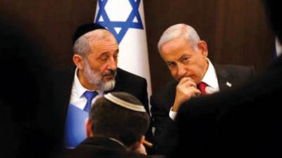 «نتنياهو».. كل حلفائه «باعوه»