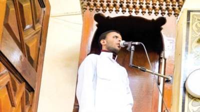 «الشحات».. تحدى   الظلام بنور القرآن