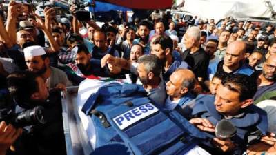 إسرائيل تغتال «الكلمة» وتقمع الحقيقة