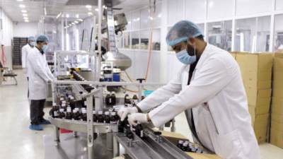 شهادة دولية لطلاب «تصنيع الدواء»