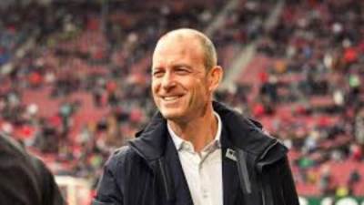 «المارد الأحمر» يتسلح بتكتيكات «العقرب» للسيطرة على البطولات المحلية والقارية