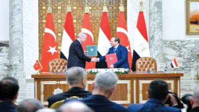 الرئيس السيسى لمجتمع الأعمال المشترك: نضع حجر أساس مرحلة جديدة طموحة جوهرها مصلحة شعبينا 