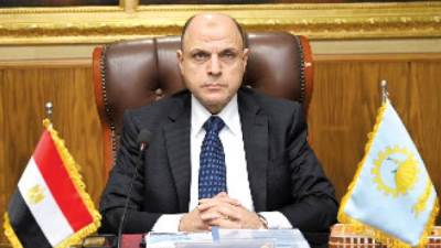 عبدالمعطى: لا مكان لـ«المكاتب المغلقة» 