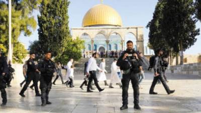 الاحتلال يوسع انتهاكاته فى فلسطين.. وتحذيرات دولية من جرائم حرب
