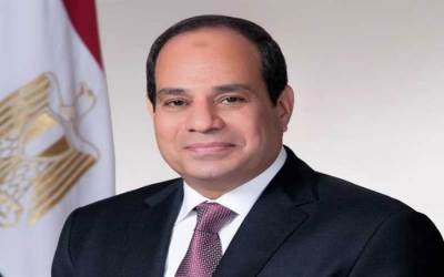 إنفانتينو يهدى أبو ريدة تذكار كأس العالم باسم الرئيس السيسى