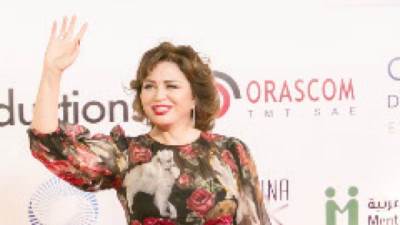 إلهام شاهين تعود إلى السينما بـ«الحافى»
