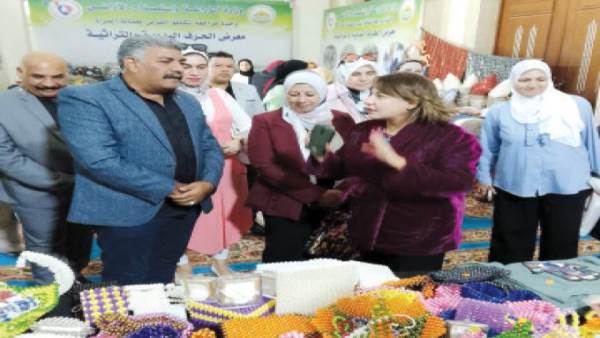 «عظيمات مصر» يحافظن على الحرف اليدوية والتراثية