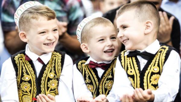 هلال لا يغيب.. جولة فى ذاكرة الشعوب وموائد الأوطان